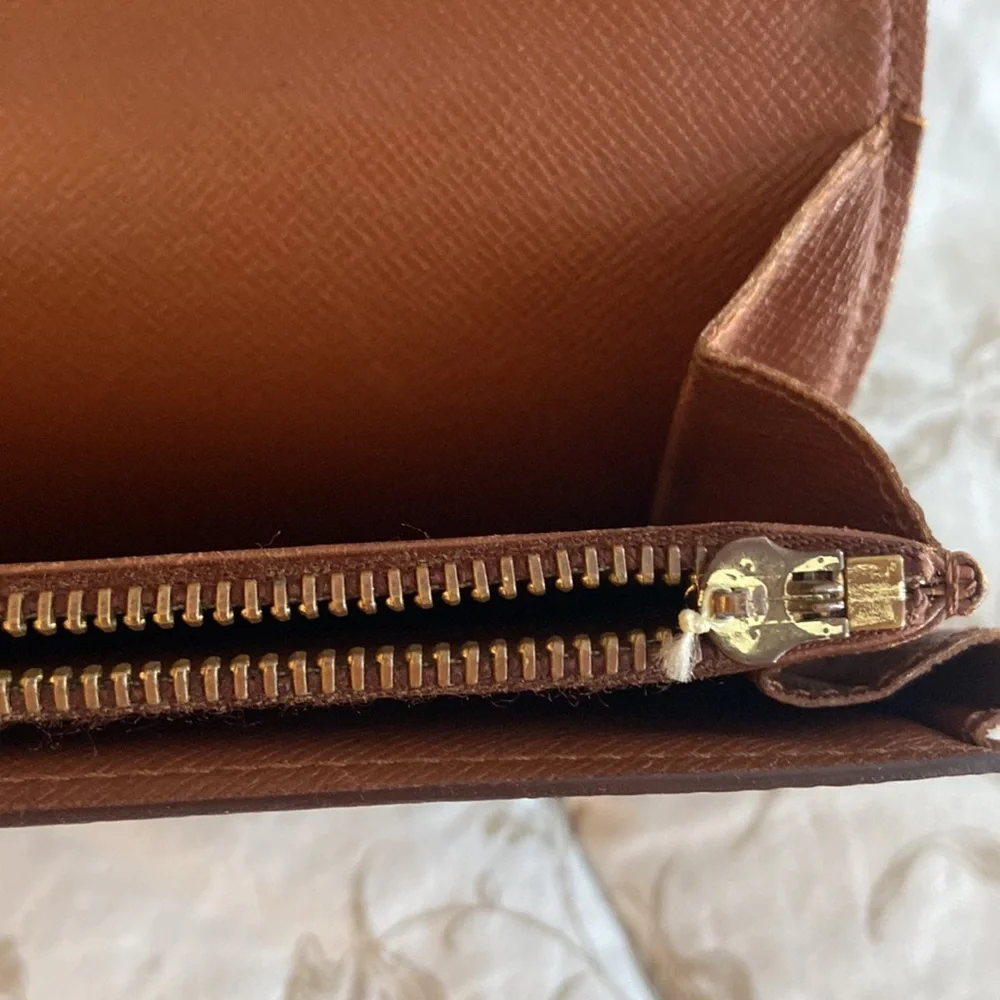 LV Monogram Sarah Wallet ~ Pre-loved Condition - Picture 10 of 14